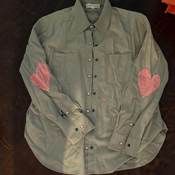 Kerri Rosenthal Green Shirt with Pink Heart Accents - Picture 1 of 4